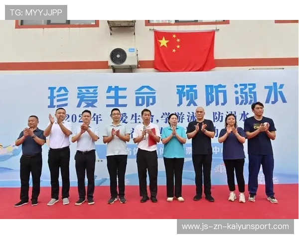 游泳队参与城市防溺水公益活动提高公众安全意识，游泳馆防溺水宣传